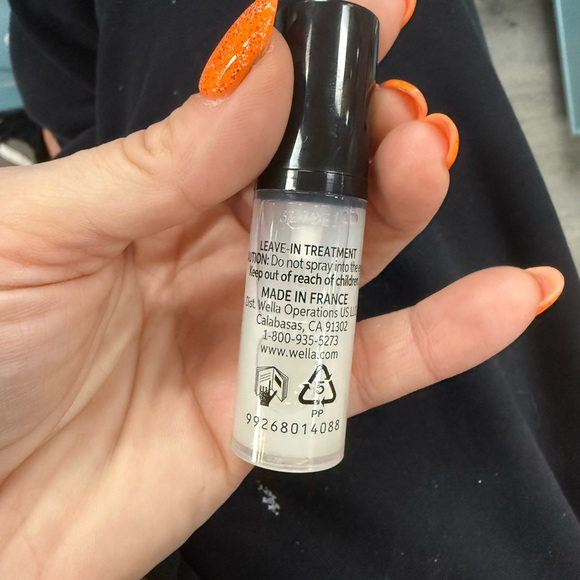 Wella Leave-In Treatment Travel Size Ultimate Repair - Picture 2 of 2